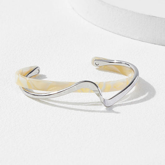 Geometrische Armspange mit Muscheleffekt - ChMode