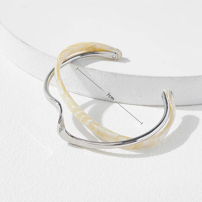Geometrische Armspange mit Muscheleffekt - ChMode